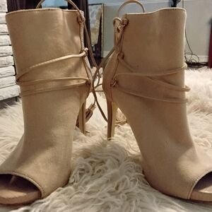Elegant Bebe Tan Women's Heeled Boots